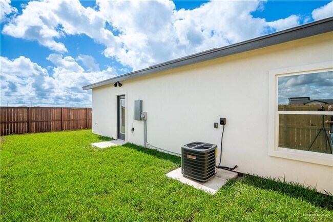 Building Photo - 3548 Hidalgo Cir