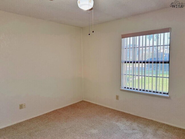 Building Photo - 1513 Hursh Ave