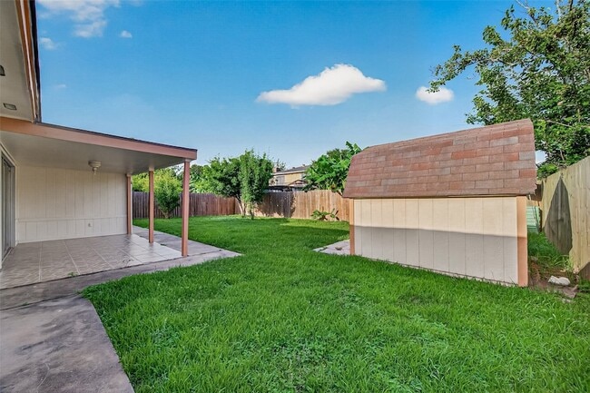 Building Photo - 8638 Little River Rd