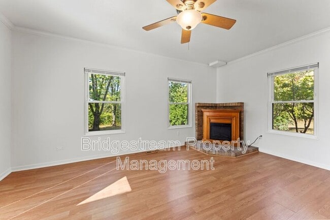 Building Photo - 924 Tradewind Dr