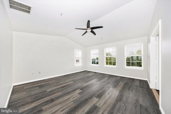 Building Photo - 4960 Clarendon Terrace