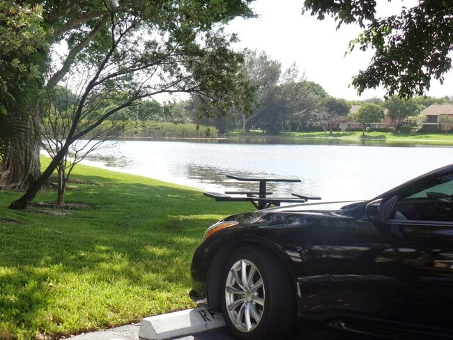 Building Photo - 2851 N Oakland Forest Dr