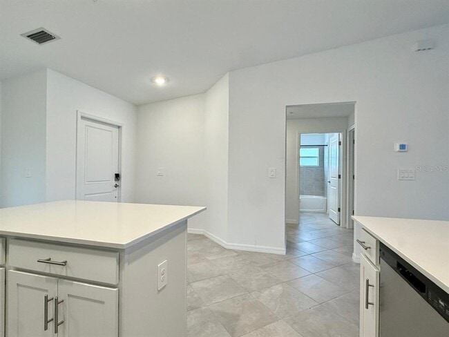 Building Photo - 14261 Heritage Landing Blvd