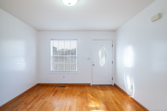 Building Photo - 107 Waverly Ave