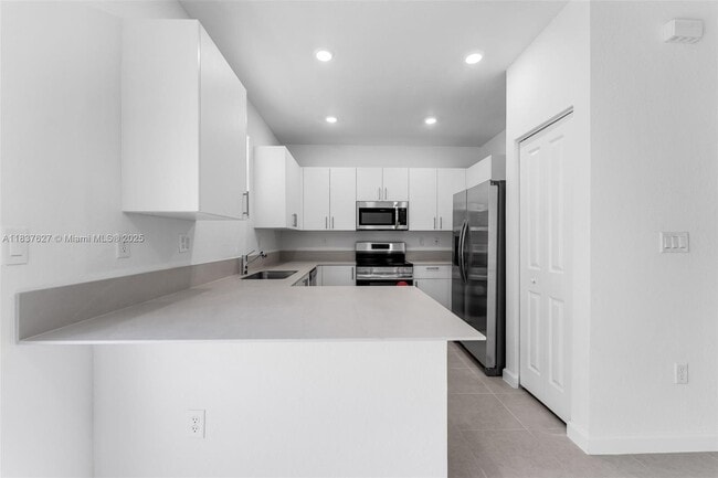 Building Photo - 2442 SE 28th St
