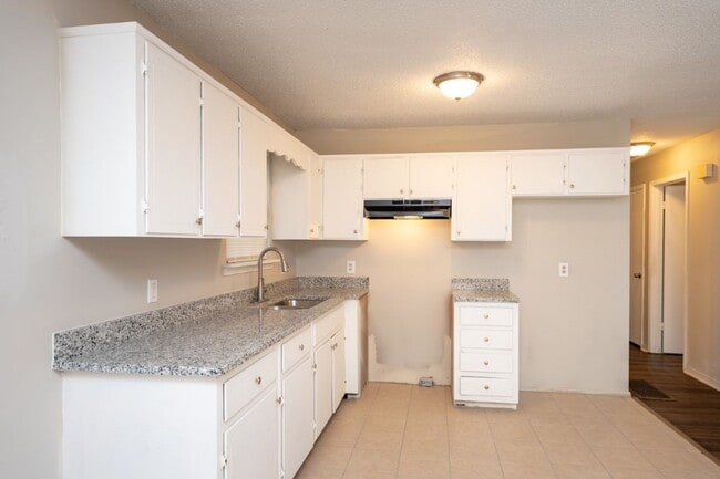 Building Photo - 581 Ridgewood Dr
