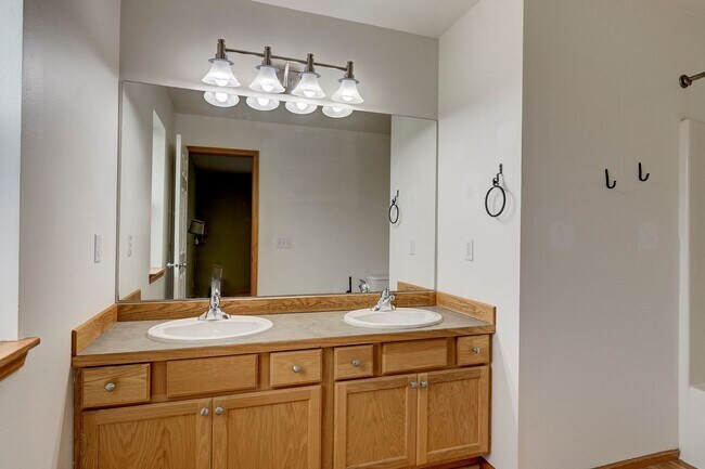 Building Photo - 3-bedroom, 2.5-bathroom Pet Friendly Home