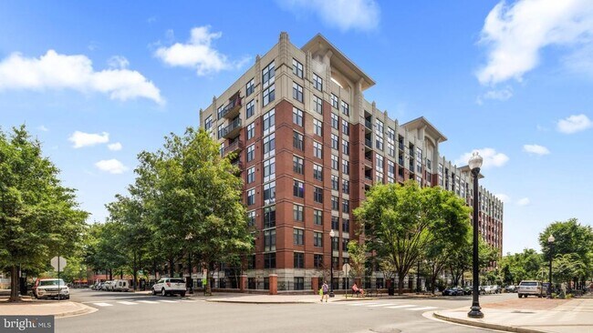 Building Photo - 1021 N Garfield St