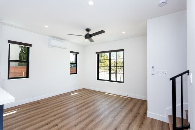 Building Photo - 2610-2612 Juan Street