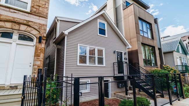 Primary Photo - 2927 W Lyndale St