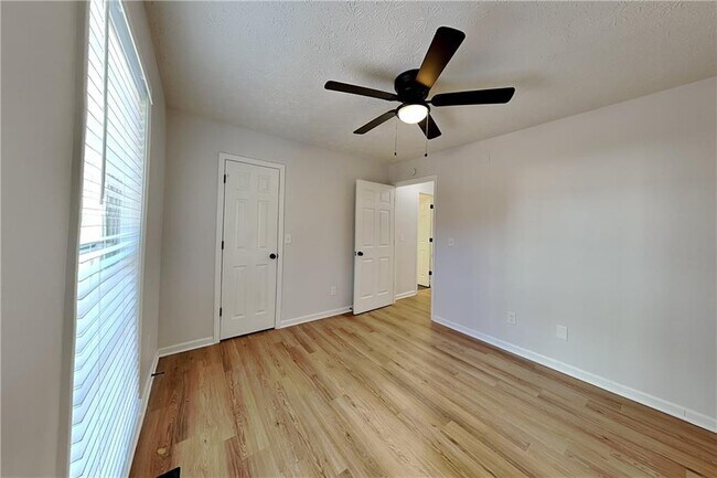 Building Photo - 778 Summer Dr NW