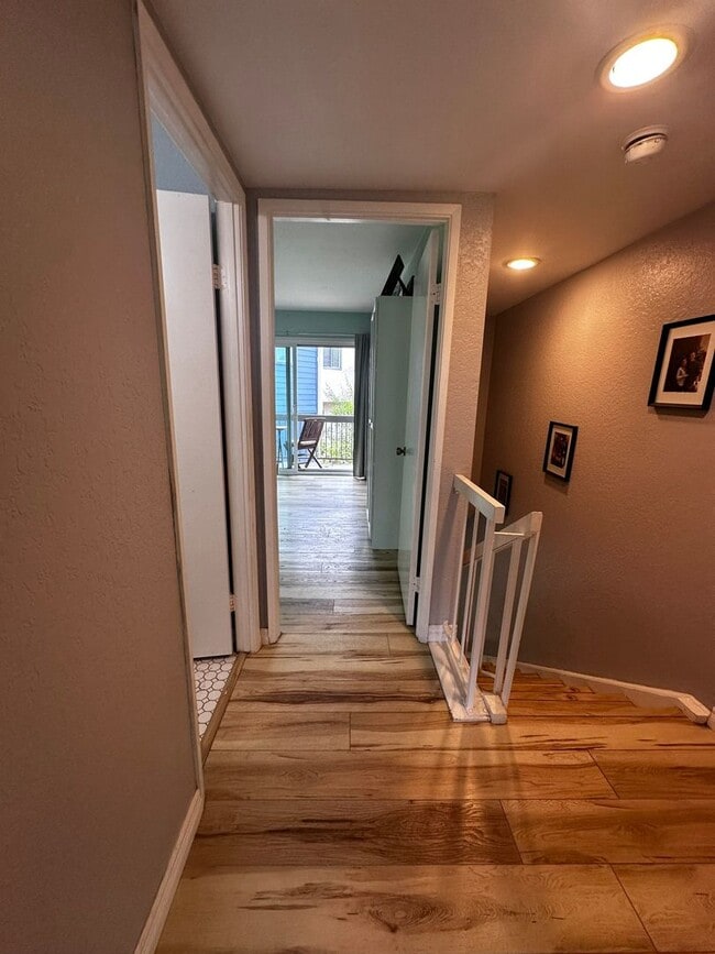 Building Photo - Beautiful, Charming 2-story townhome 2 bedroom and 1.5 bath located on the cusp of Clairemont and...