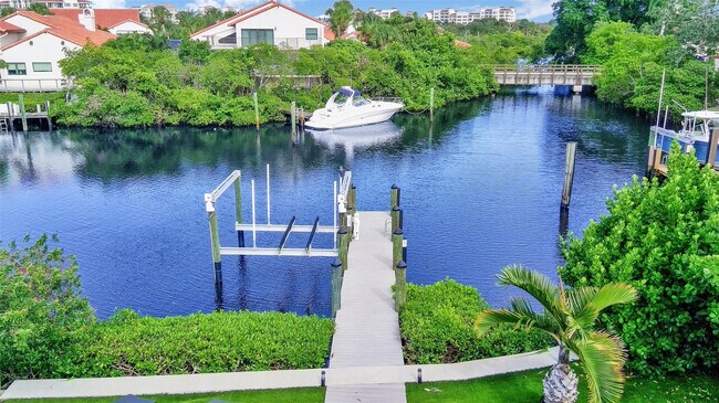 Building Photo - 17026 Bay St