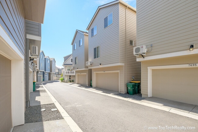 Building Photo - Outstanding 3 BD* 2.5 BA* + Office/den Townhome in Abbey Creek **In front of community Park** Pet...