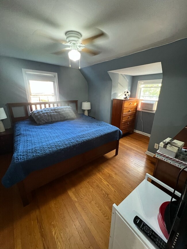Building Photo - 2505 Girard Pl