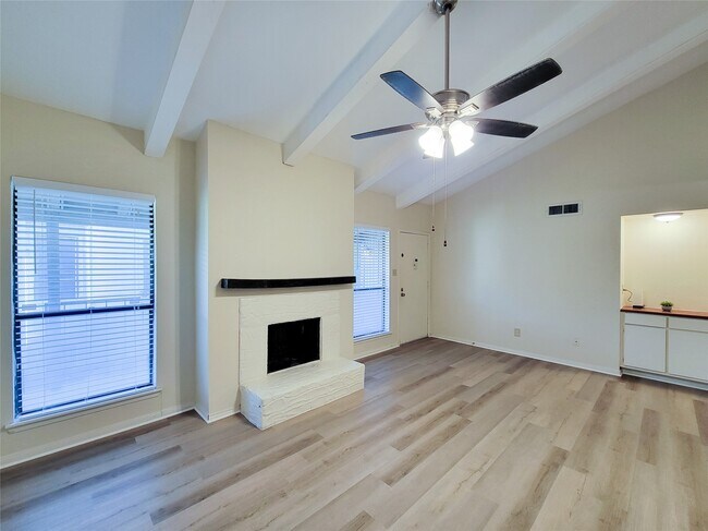 Building Photo - 5711 Sugar Hill Dr