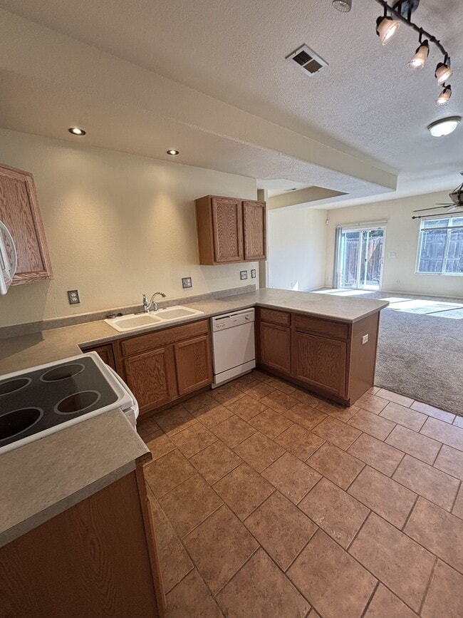 Building Photo - 755 Hailey Glenn View