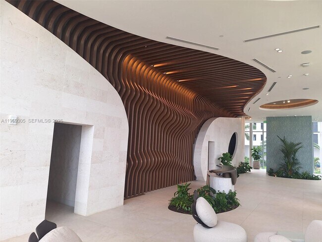 Building Photo - 700 NE 24th St