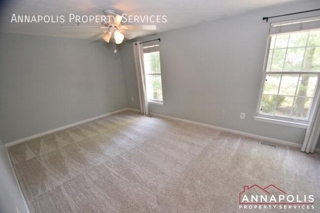 Building Photo - 571 Quaker Ridge Ct