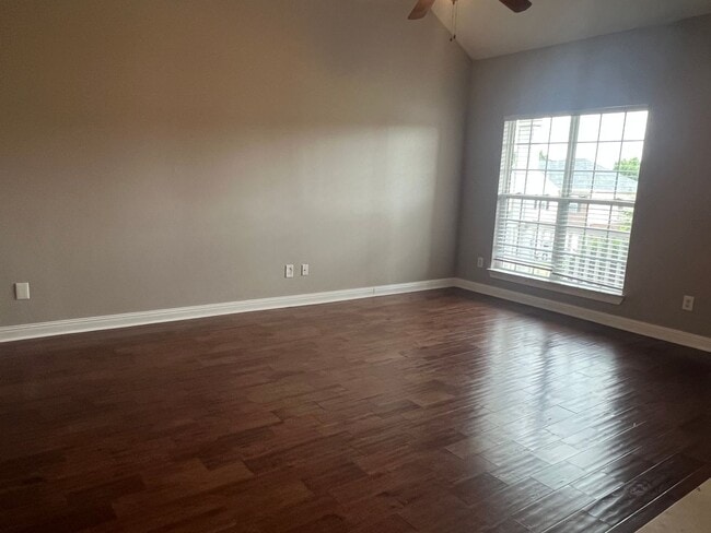 Building Photo - Spacious 3BR Home with Bonus Room in Prime...