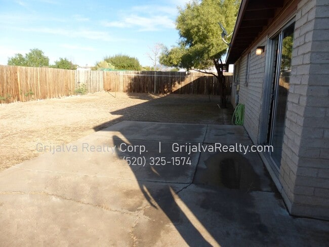 Building Photo - Spacious 4 Bedroom House for Rent  (Irvington/Kolb)