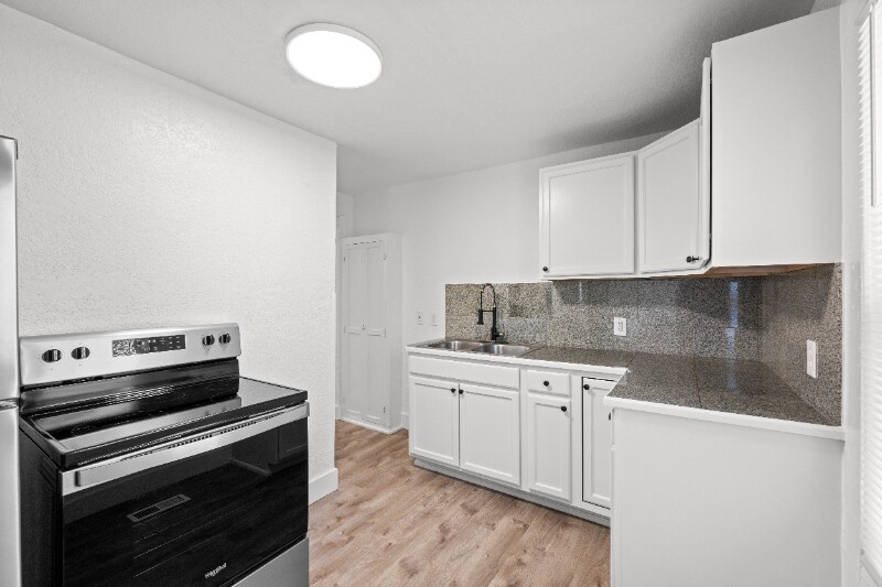 Building Photo - 363 S Meade St