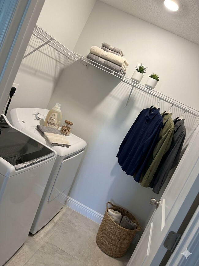 Building Photo - 1067 Rio Ct