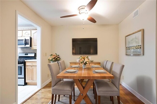 Building Photo - 408 River Run Dr