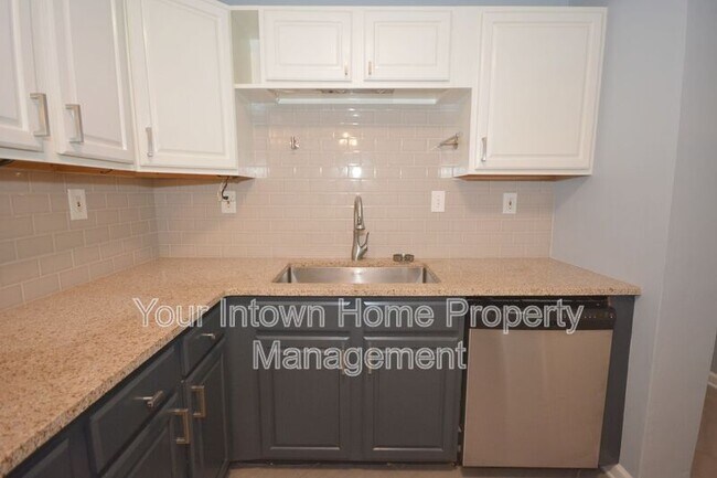 Building Photo - 1222 Crestwood Dr SE