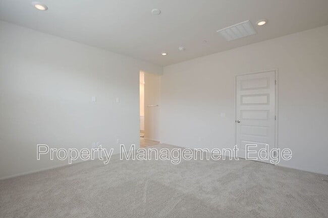 Building Photo - 40268 Birchfield Dr