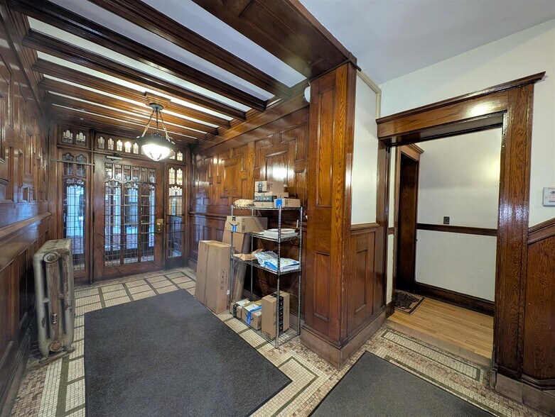 Building Photo - 84 Prescott St