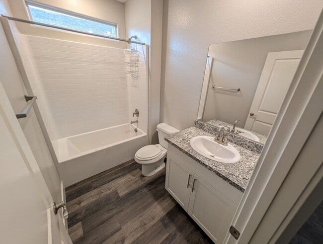 Building Photo - 1039 Forest Falcon Dr