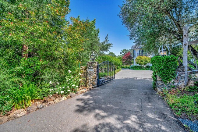 Building Photo - Welcome to Your Luxurious Napa Valley Retr...