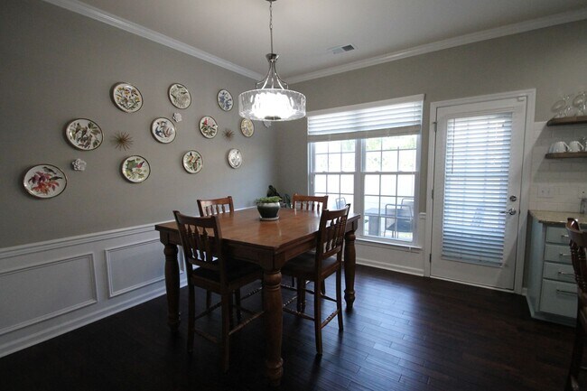 Building Photo - Exclusively Offered by Muse Realty Rentals...