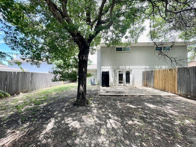 Building Photo - 15826 El Estado Dr