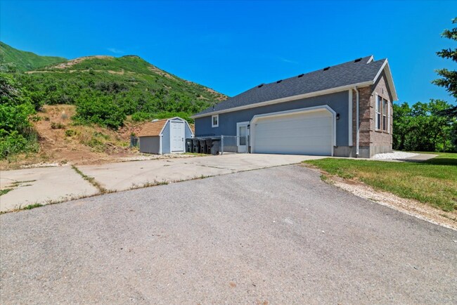 Building Photo - 1676 S Mountain Vw Cir