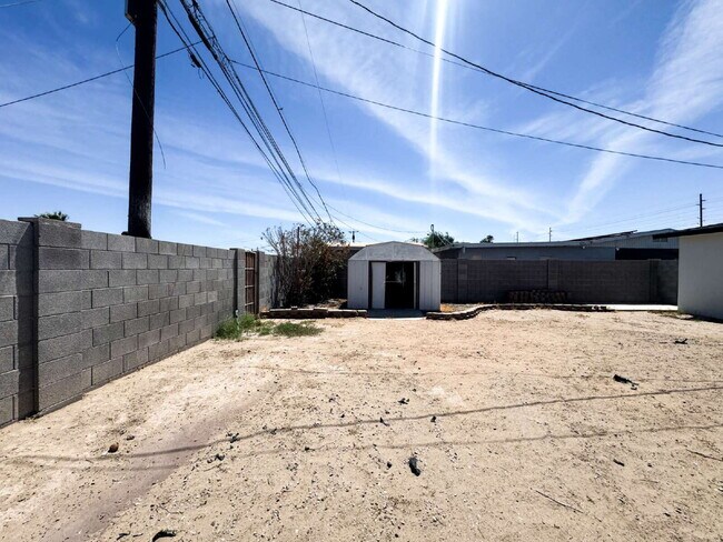 Building Photo - Cozy 3-Bed Oasis in Yuma's Heart