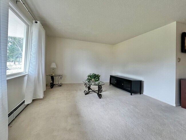Building Photo - Peaceful Country Living | Mountain Views + Spacious 2 Bed Retreat