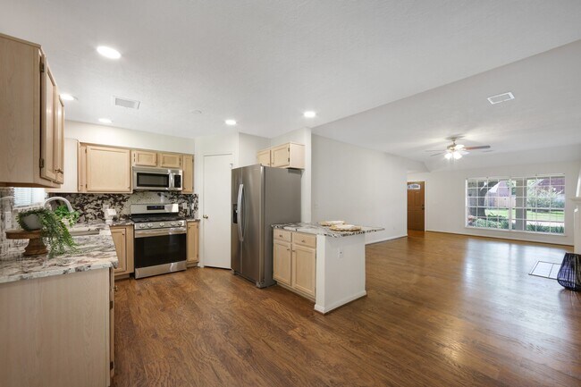 Building Photo - 8910 Driftstone Dr