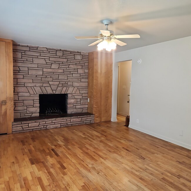 Building Photo - 911 W Leola St