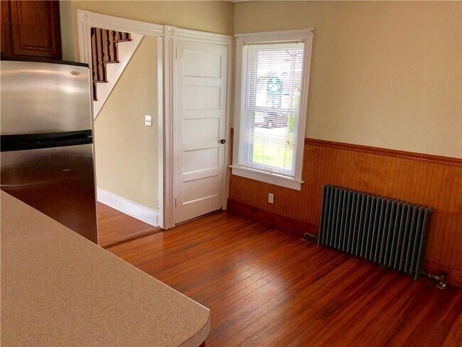 Building Photo - 673 Aquidneck Ave