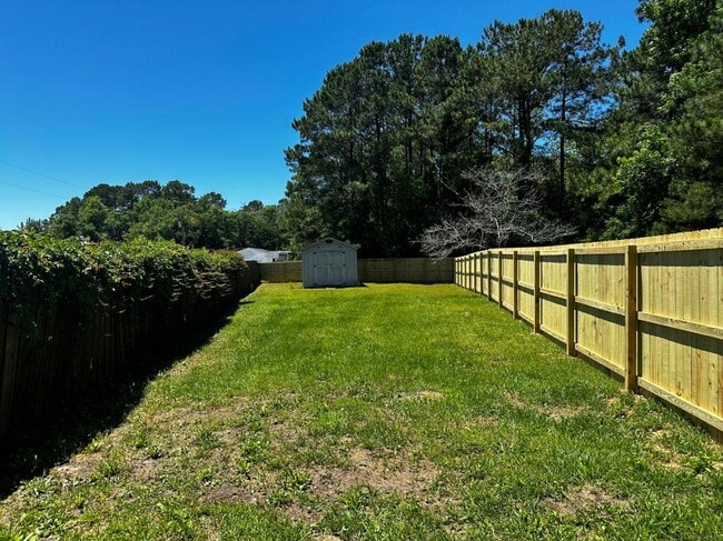 Building Photo - 119 Tillett Ln