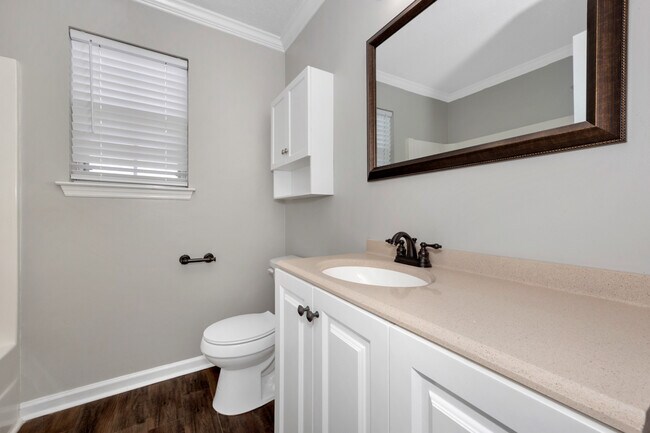 Building Photo - 103 N W Sugar Bluff Ln