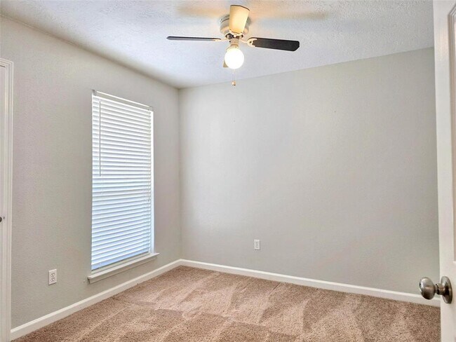 Building Photo - 22510 Parsonsgate Dr