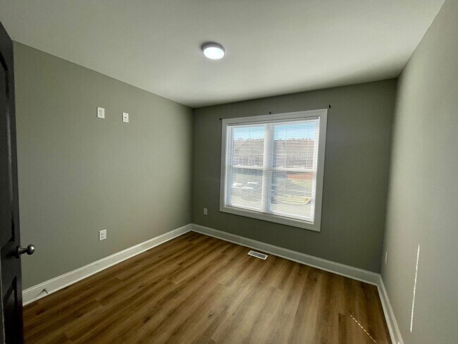 Building Photo - Blue Ridge Commons Townhome