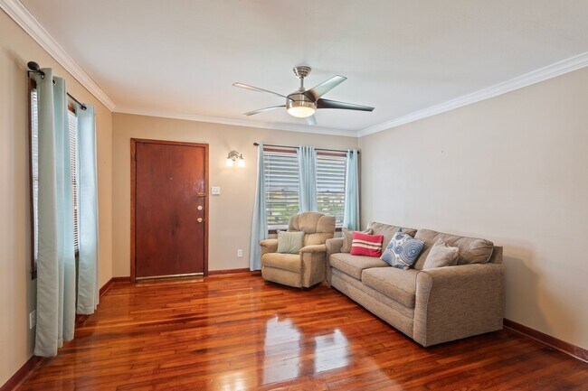 Building Photo - 6728 Avenue Q