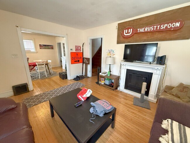 Building Photo - 1617 Chadbourne Ave