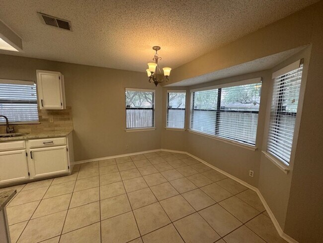 Building Photo - What a Gem! Spacious, Renovated 1-Story Ho...