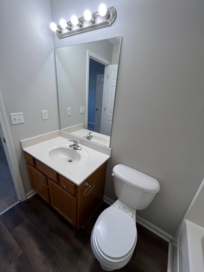 Building Photo - HALF OFF ONE MONTH AT UPPER STONE!