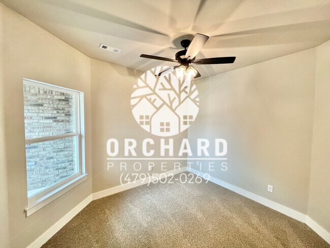 Building Photo - Tontitown- Single-Family Home- Desirable Hickorywood Plan- 4 Bedroom!